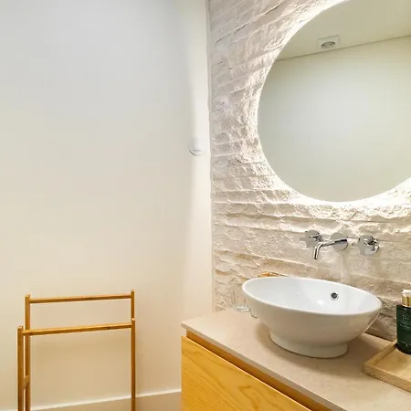 Whome A Rare Find In Lisbon's Prime Location! * Lissabon